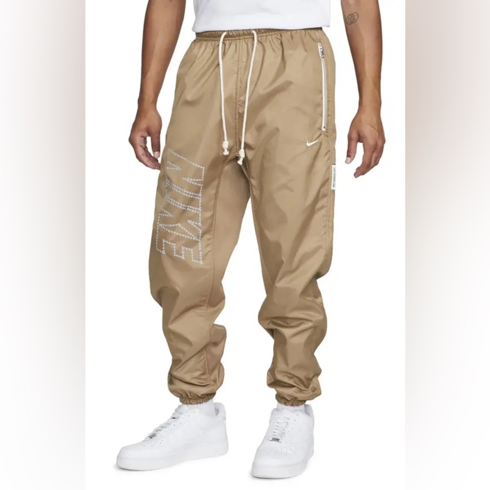 NWOT Men's Nike Standard Issue Therma-Fit
Loose Fit Pants in Brown size Medium